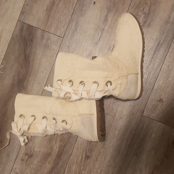UGG Heirloom Lace Cream Tall Classic Ribbons up Back of Boots 🍦size 10 - Picture 6 of 8